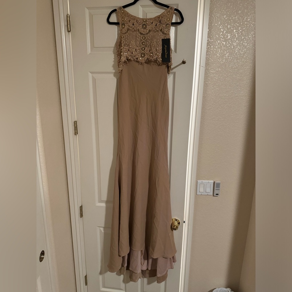 Dress - Picture 4 of 11